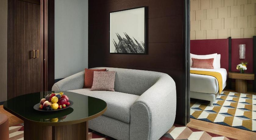 Image of Suite with View 9