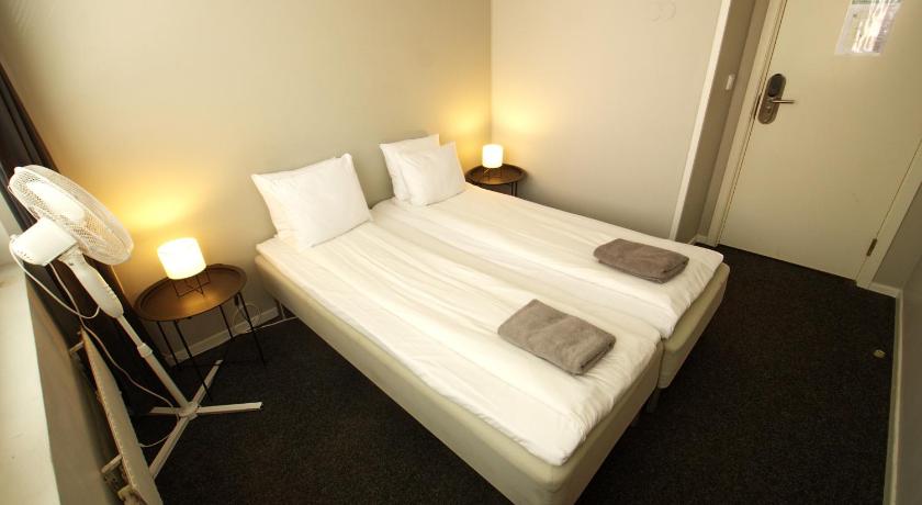 Bild av Dubbelrum med delat badrum - Utan fönster (Double Room with Shared Bathroom - No Window) 1