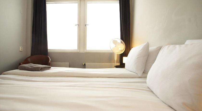 Bild av Dubbelrum med delat badrum - Utan fönster (Double Room with Shared Bathroom - No Window) 6
