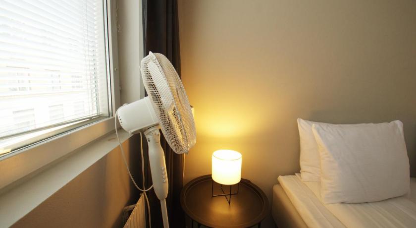 Bild av Dubbelrum med delat badrum - Utan fönster (Double Room with Shared Bathroom - No Window) 8