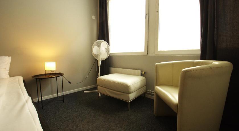 Bild av Stort dubbelrum med fönster och delat badrum (Large Double Room with Shared Bathroom with Window) 3