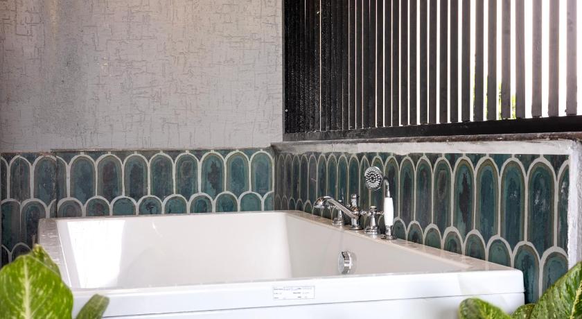 Hotel Blue Sapphire - image 5