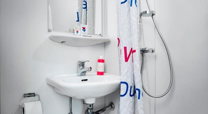 Image of Commodore Room 7