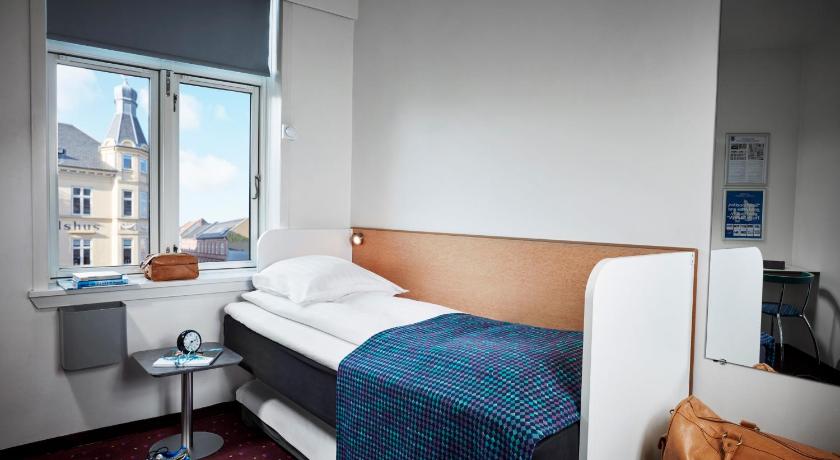 Image of Standard Single Room 4