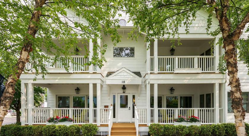 The Neighborhood Hotel New Buffalo