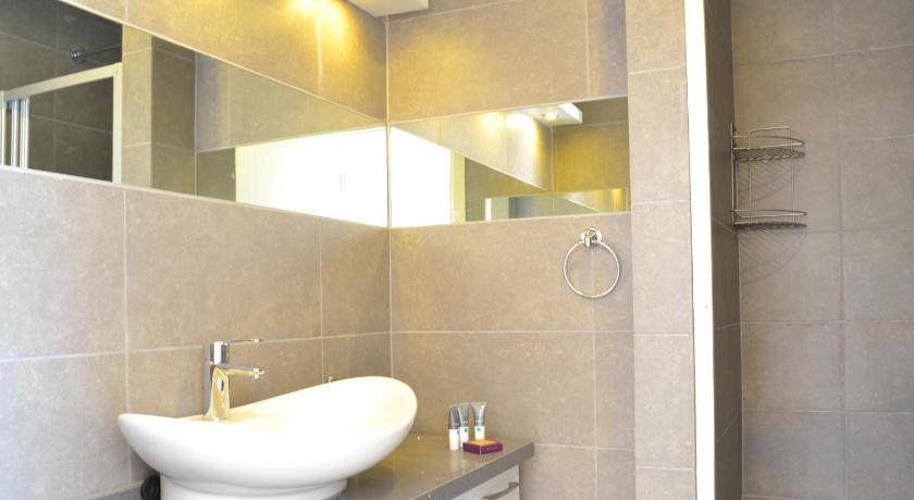 Sybelle Suites by Villa Safiya photo