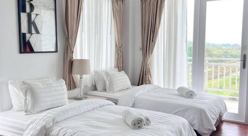 Image of Deluxe Family Suite 1