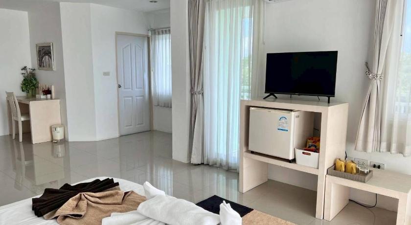 Image of Deluxe Double Room with Balcony 6