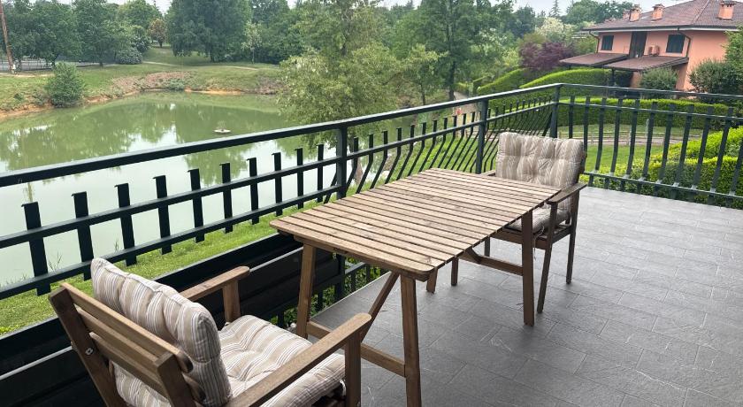 Ampio Appartamento con vista lago, sauna e camino Golf club Margara