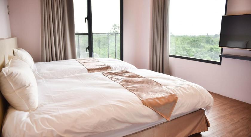 Image of Double or Twin Room with Balcony & Bath 9