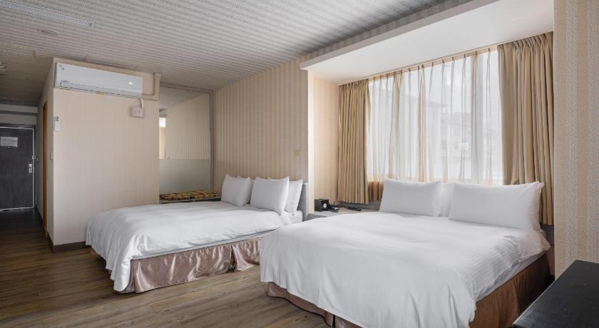 West Hotel - image 24