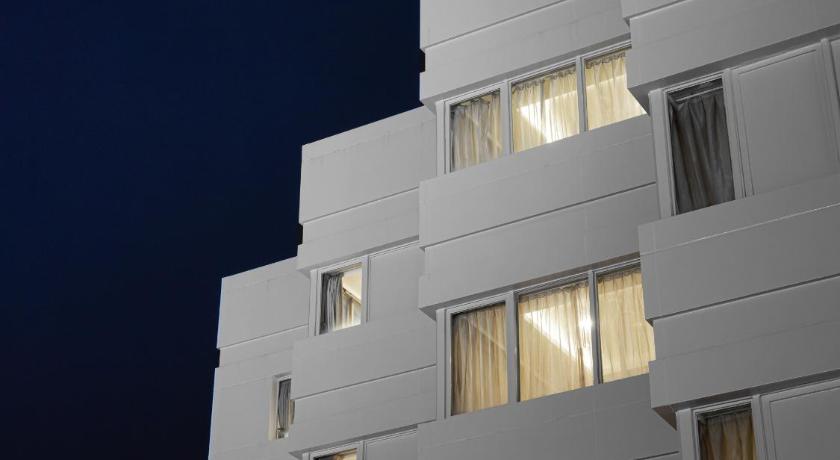 West Hotel - image 25