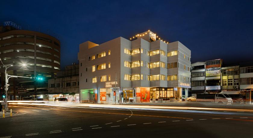 West Hotel - image 10
