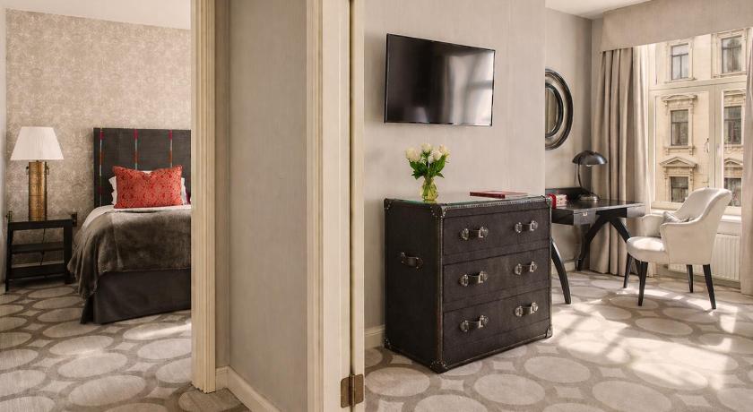 Image of Deluxe Suite King 3