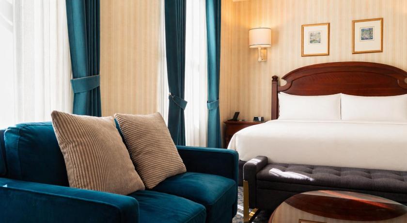 Image of 1 King Bed 4