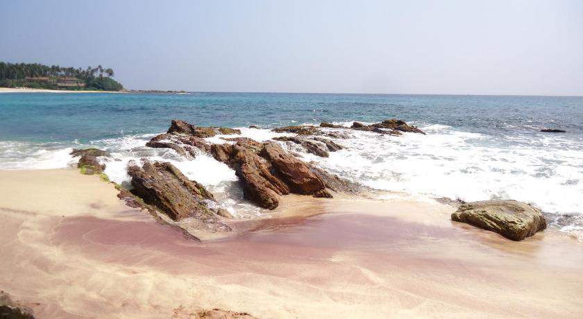 Unakuruwa silent beach villa photo