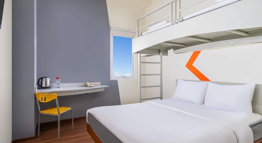 Imatge de Estàndard amb 1 llitera i 1 llit queen (1 Queen 1 Bunk Bed Standard) 0