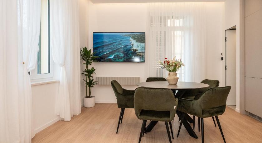 Image of Premium Three-Bedroom Apartment with Balcony 5