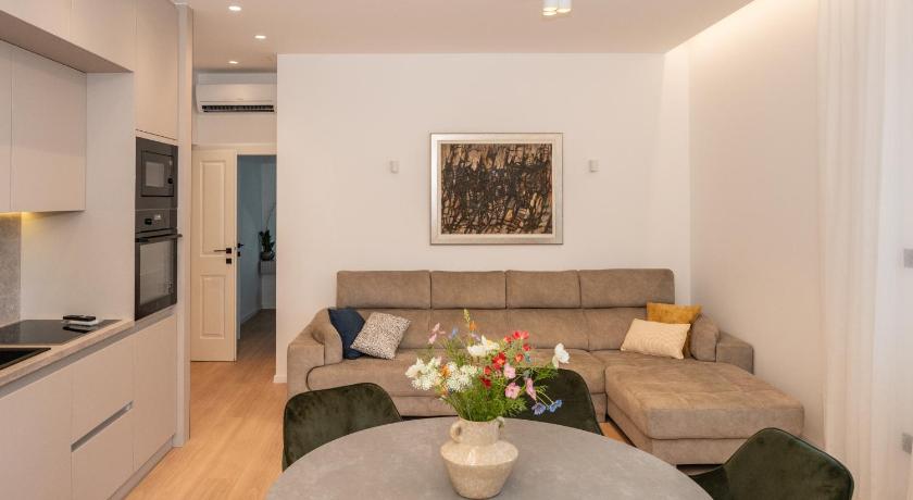 Image of Premium Three-Bedroom Apartment with Balcony 6