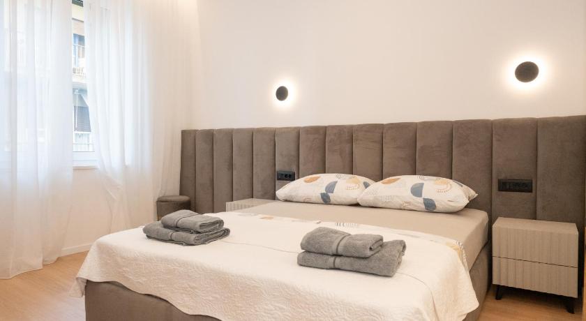 Image of Premium Three-Bedroom Apartment with Balcony 9