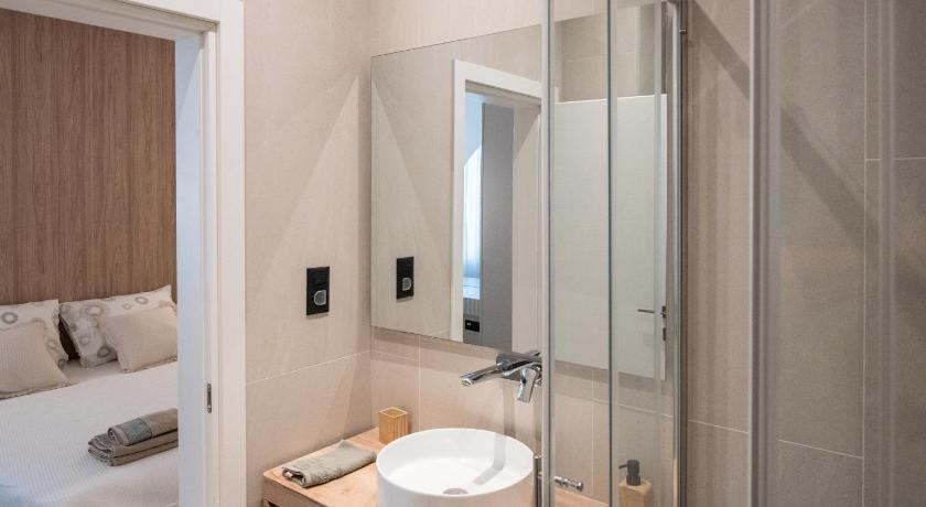Image of Premium Three-Bedroom Apartment with Balcony 2