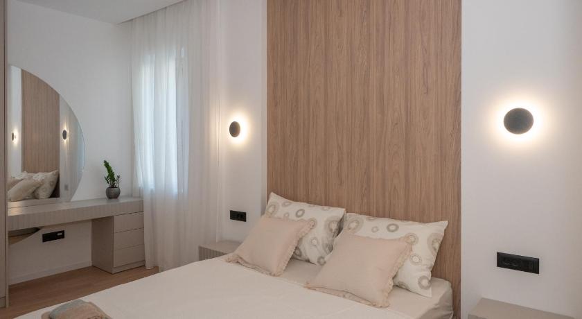 Image of Premium Three-Bedroom Apartment with Balcony 8