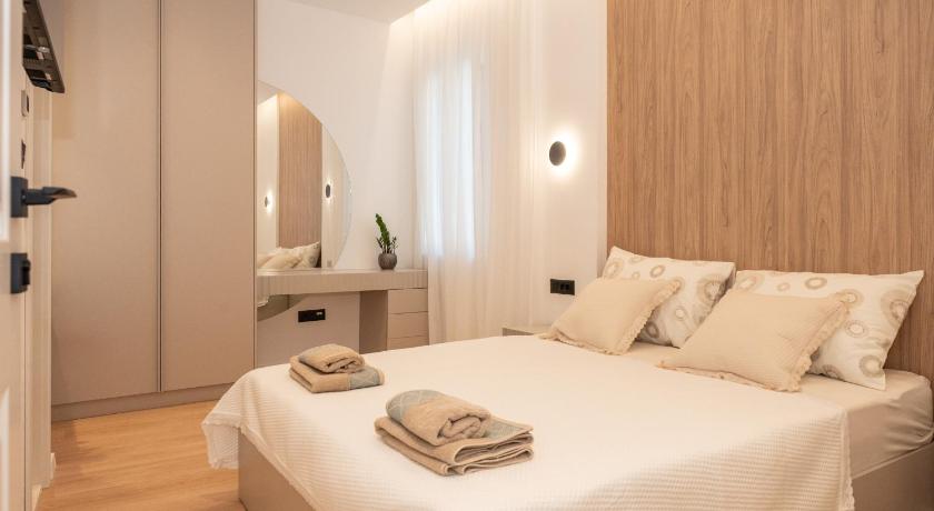 Image of Premium Three-Bedroom Apartment with Balcony 4