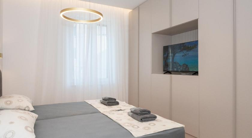 Image of Premium Three-Bedroom Apartment with Balcony 11
