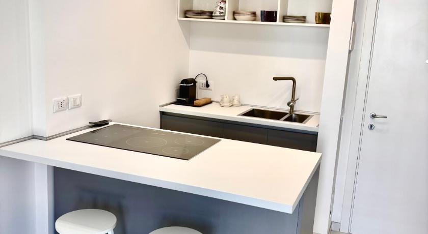 FabFour White - Via Tolmezzo 32 - free parking