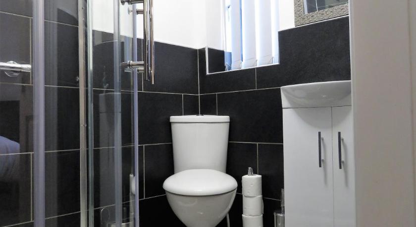 StayNEC Moat House Birmingham - For Company, Contractor and Leisure Stays - NEC, HS2, JLR, Airport photo