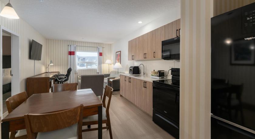 Image of 2 Bedroom Suite, 1.5 bathrooms 1
