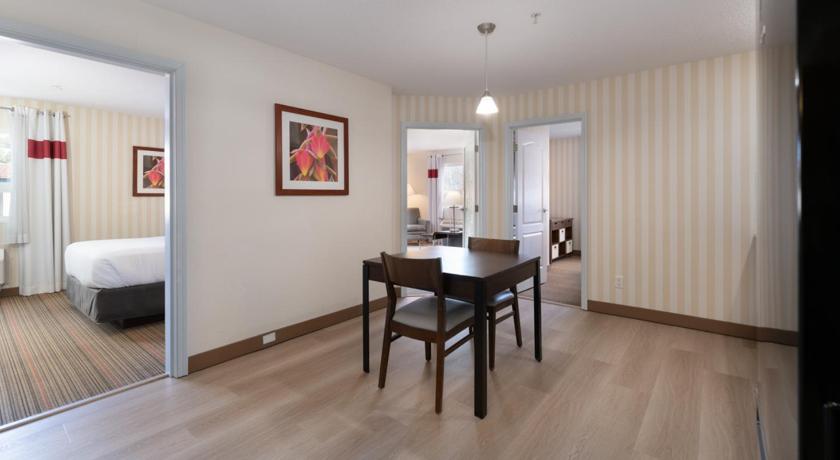 Image of 2 Bedroom Suite , 2 bathrooms 6
