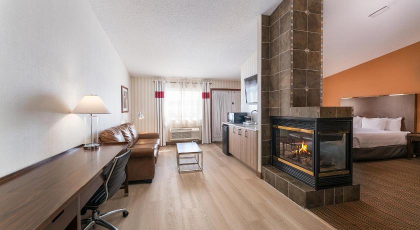 Image of Suite, 1 King, Alternate bed: sofa bed 0