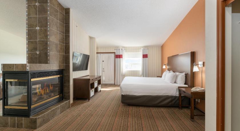 Image of Suite, 1 King, Alternate bed: sofa bed 1