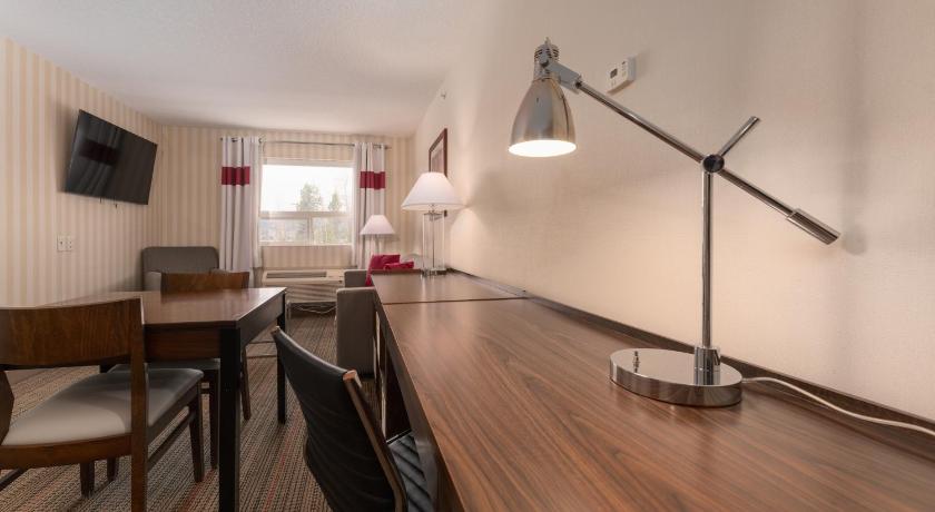 Image of One Bedroom Queen Suite with Mini Kitchenette 13
