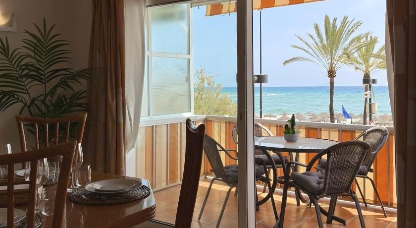 La Caracola III BeachFront & City Center Apartment