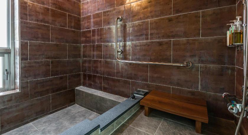 Image of Deluxe Quadruple Room 15