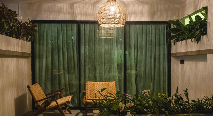 Image of Deluxe Pool Access Room 12