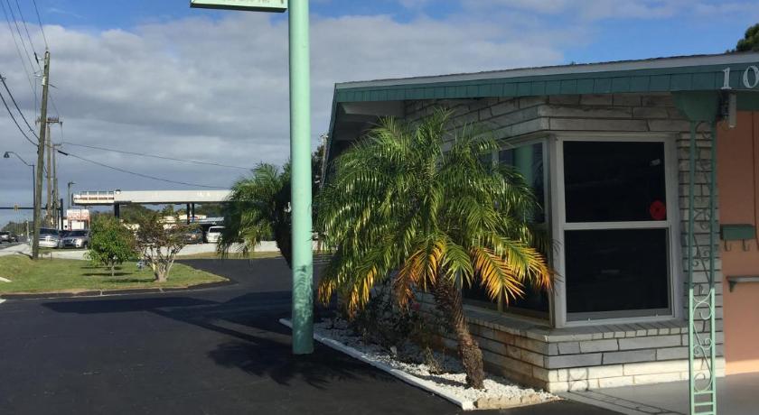 Campbell Motel — Hotel in Cocoa (FL)