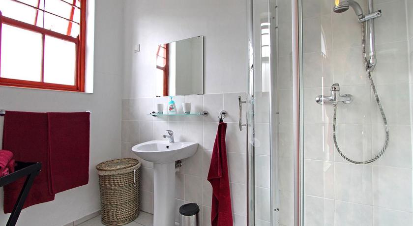 Cape Paradise Lodge and Apartments photo