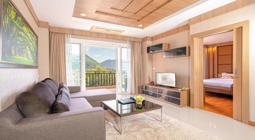 Image of One Bedroom Suite Hillside 4