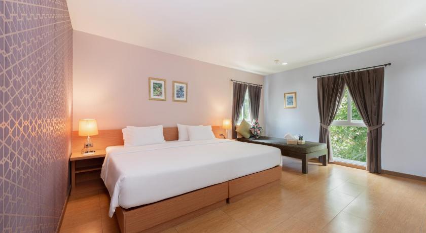 Image of Executive Garden View 3