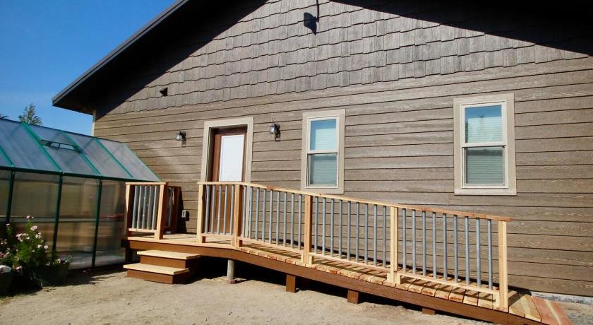 Upper Ranch - 100 Acre Mountain Views
