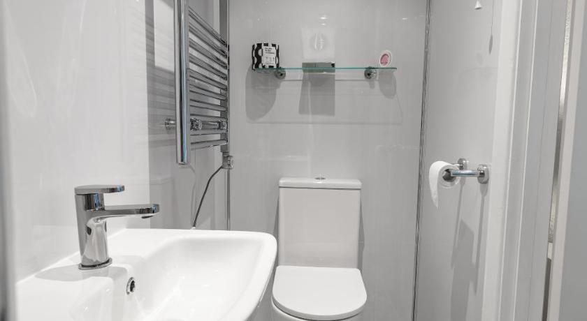 Image of Queen Room 6