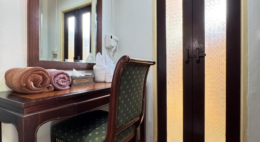 Image of Deluxe King Suite 7