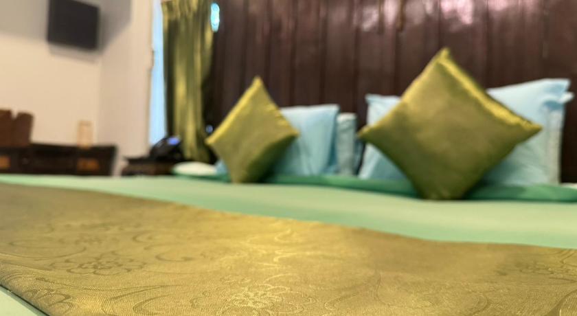 Image of Deluxe Double Room with Balcony 6