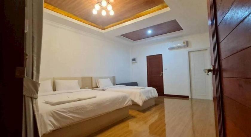 Image of Quadruple Room with Private Bathroom 4