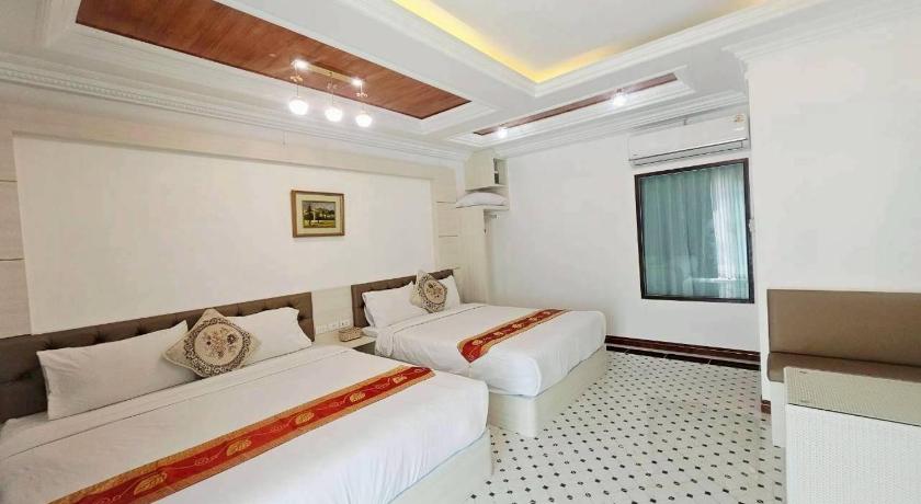 Image of Family Room with Garden View 0