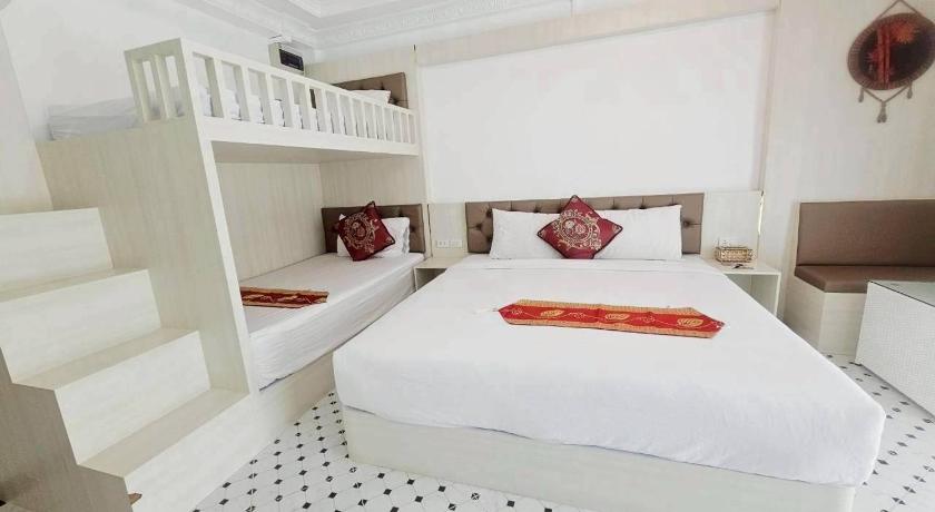 Image of Standard Family Room 5