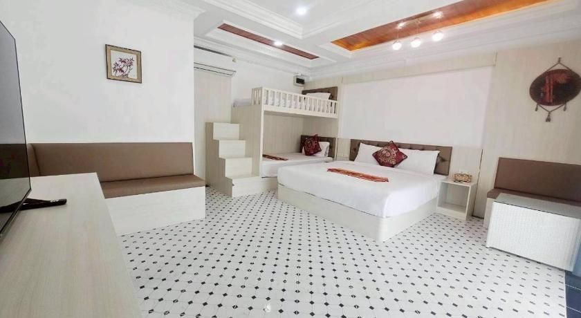 Image of Standard Family Room 1